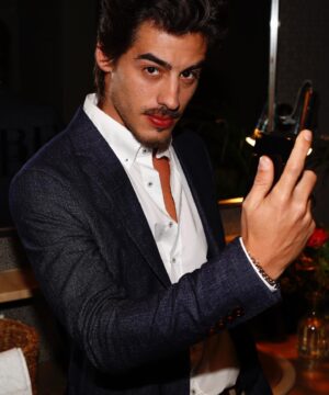 Vinícius Redd Instagram - Lançamento do perfume #badboycarolinaherrera ⚡️⚡️⚡️
#goodtobebad @carolinaherrera
