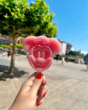Vinny Arora Instagram - The first & only Disney- Sea in the world 🌊 
Never getting enough 🤩🥰