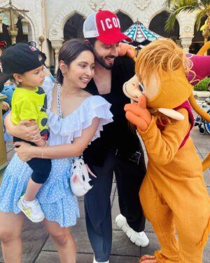 Vinny Arora Instagram - The first & only Disney- Sea in the world 🌊 
Never getting enough 🤩🥰