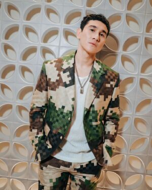 Vino G. Bastian Instagram - KANGMAK movie premiere 👊🏼 

#LouisVuitton

Photo @agrasuseno