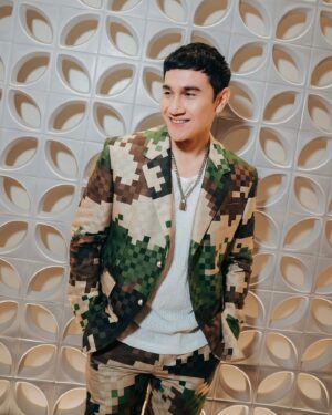 Vino G. Bastian Instagram - KANGMAK movie premiere 👊🏼 

#LouisVuitton

Photo @agrasuseno
