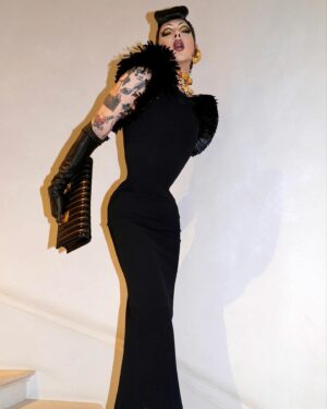 Violet Chachki Instagram - @schiaparelli @danielroseberry 🔒💜

Hair @jeanbaptiste.santens 
Pic @gottmik