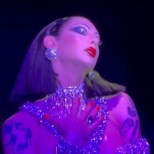 Violet Chachki Instagram - 🌟 @violetchachki, the most glamorous of all drag queens, is the new Guest Star at Crazy Horse Paris ! 🤩
From June 24th to 28th
for 10 exclusive shows ! ✨
Tickets in bio 👆

@violetchachki, la plus glamour des drag queens, est la nouvelle guest star du Crazy Horse ! 🌟
Rdv du 24 au 28 juin pour 10 shows étonnants et exclusifs ! 🤫
Réservations en bio 🎫

📷 @lonelyrodeostar