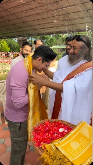 Vishal Malhotra Instagram - Pure Gratitude ❤️🙏

#artofliving #gurudev #love #bengaluru #ashram #god #pure