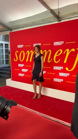 Vishka Asayesh Instagram - Moments I cherish with all my heart 
💖🤩
filmedienrw 
Sommerfest der
Film- und Medienstiftung NRW in Köln

#filmfestival #redcarpet #film #celebrity #celebrate