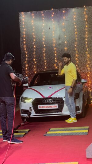 Vishnu Instagram - They said ‘lights, camera, action,’ but forgot to mention the pulling part😅 
#behindthescene 
.
@im_raveena_daha 😂

.

.

#vishnuvijay #bigboss #vvians #bigbosstamil