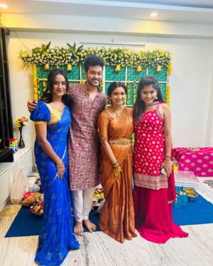 Vishnu Priya Instagram - Thank u so much for inviting me sis 🥰

@vishnupriyaaofficial @siddhardhvarma_official  Thank u 

#pooja #varamahalakshmi #traditional #ourcolture