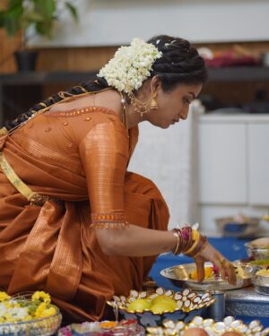 Vishnu Priya Instagram - వరలక్ష్మీ వ్రతం 🙏🏻💐 
.
.
Visit @vastrabysreeja page for my saree details 🧡 
& jewellery from @rsbrothersindia 🧡🤎 
.
Makeover by @praneetha_beautymakeover 🤎 
.
📸 : @_raghu_.25._ 🧡 
.
.
.
Watch full video on my #sidshnu YouTube channel 🤎 
.
#saree #sareelove #traditional #trending #attire #blessed #varalakhmivratam #happyus #photography #photoshoot #photo #photographer #photoshop #thankyouthankyouthankyou #spreadpositivity #spreadlove #spreadkindness #spreadjoy #loveyouall