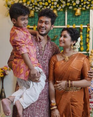 Vishnu Priya Instagram - వరలక్ష్మీ వ్రతం 🙏🏻💐 
.
.
Visit @vastrabysreeja page for my saree details 🧡 
& jewellery from @rsbrothersindia 🧡🤎 
.
Makeover by @praneetha_beautymakeover 🤎 
.
📸 : @_raghu_.25._ 🧡 
.
.
.
Watch full video on my #sidshnu YouTube channel 🤎 
.
#saree #sareelove #traditional #trending #attire #blessed #varalakhmivratam #happyus #photography #photoshoot #photo #photographer #photoshop #thankyouthankyouthankyou #spreadpositivity #spreadlove #spreadkindness #spreadjoy #loveyouall