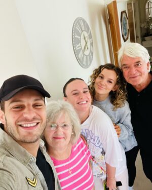 Vito Coppola Instagram - About last Sunday in Manchester 🐝
Lovely day 🫶

#Lulú #family 

Happy Sunday everyone ☀️