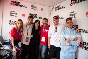 Vítor Fonseca Instagram - A festa hoje é no @meomaresvivas 🤘🔥
Já tivemos na @radiocomercial com o @diogobeja @joanaazevedo @manenasp 
Guardem energia… que vamos fechar este primeiro dia! 
🔥 @meomaresvivas @radiocomercial @tvi

📷 @marta.takes.photos