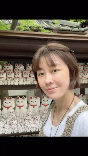 Vivi Lee Instagram - 是很舒服很放鬆的一區
招福招來貓貓們讓人看了就開心
附近也很多很可愛的商店
我已經去過3還4次了但我還會再去

#vevehappydaily #tokyo #豪德寺
