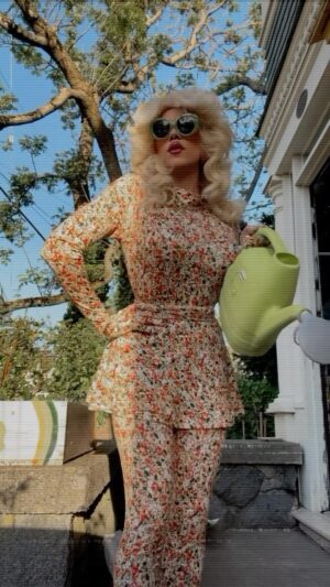 Vivian Vanderpuss Instagram - This is the best thing to wear for the day. 🪴 
Y’all really dug this look and I took no pictures so I’m posting it his video here. @honeydewme92 and I made coordinating floral jumpsuits for a video that we shot 300 years ago that we shots in East Sooke Park. You can find it in my feed if you dig a little. 💚 
.
.
#floral #jumpsuit #vintage #vibes #garden #outfit #drag #70s #carolking
