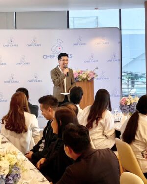 Vivid Bavornkiratikajorn Instagram - ดีใจกับน้องๆเหล่า dreamers ทุกคนกับโครงการ ' Chef Cares dreams academy ในseasonที่3 ด้วยนะครับ ได้เป็น chef แล้ว 👏👏👏
ผมมีโอกาสได้มาเป็นพิธีกรทั้ง3season ได้เห็นน้องๆประสบความสำเร็จ ขอให้น้องๆตั้งใจทำให้เต็มที่ ขอบคุณโครงการดีๆนี้ที่ช่วย 'สานฝันปั้นเชฟ' มาตลอด3season ที่ผ่านมา ช่วยให้น้องๆได้มีอาชีพที่ดีครับ 
ขอขอบคุณคุณ มาริสา เจียรวนนท์ ที่เป็นผู้ริเริ่มโครงการดีๆแบบนี้ รวมถึงผู้ใหญ่ใจดีทุกท่านที่สนับสนุนน้องๆครับ 😊🙏🤍 

#chefcares #cpall