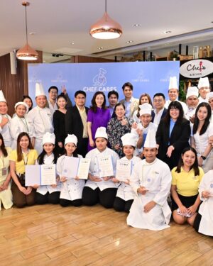 Vivid Bavornkiratikajorn Instagram - ดีใจกับน้องๆเหล่า dreamers ทุกคนกับโครงการ ' Chef Cares dreams academy ในseasonที่3 ด้วยนะครับ ได้เป็น chef แล้ว 👏👏👏
ผมมีโอกาสได้มาเป็นพิธีกรทั้ง3season ได้เห็นน้องๆประสบความสำเร็จ ขอให้น้องๆตั้งใจทำให้เต็มที่ ขอบคุณโครงการดีๆนี้ที่ช่วย 'สานฝันปั้นเชฟ' มาตลอด3season ที่ผ่านมา ช่วยให้น้องๆได้มีอาชีพที่ดีครับ 
ขอขอบคุณคุณ มาริสา เจียรวนนท์ ที่เป็นผู้ริเริ่มโครงการดีๆแบบนี้ รวมถึงผู้ใหญ่ใจดีทุกท่านที่สนับสนุนน้องๆครับ 😊🙏🤍 

#chefcares #cpall