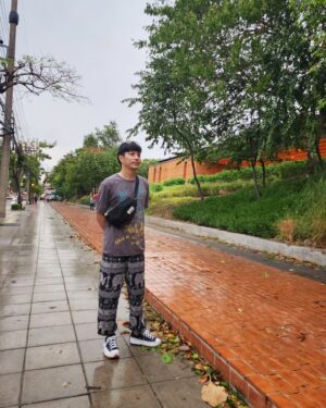 Vivid Bavornkiratikajorn Instagram - It's a pleasant day. (ขากลับรถโคตรติดดดดดด) 😅😅
#family #happy