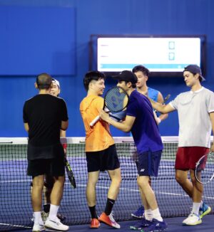 Vivid Bavornkiratikajorn Instagram - 'Keep the eyes on the ball🎾' ก็ว่าทำไมวันนั้นตีเสียหลายลูก 555 (มองแต่ทางไม่มองบอล😁) 

ขอบคุณรูปภาพสวยๆจากทีมงานพี่กรด้วยครับ 😊🙏🫰 @kornnarongdej
(รูปเยอะมาก ทะยอยลง) 
#tournamentofhope #tennis #charity #happy
#ตี๋วิวิศน์นักเทนนิสพเนจร