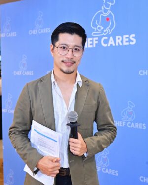 Vivid Bavornkiratikajorn Instagram - ดีใจกับน้องๆเหล่า dreamers ทุกคนกับโครงการ ' Chef Cares dreams academy ในseasonที่3 ด้วยนะครับ ได้เป็น chef แล้ว 👏👏👏
ผมมีโอกาสได้มาเป็นพิธีกรทั้ง3season ได้เห็นน้องๆประสบความสำเร็จ ขอให้น้องๆตั้งใจทำให้เต็มที่ ขอบคุณโครงการดีๆนี้ที่ช่วย 'สานฝันปั้นเชฟ' มาตลอด3season ที่ผ่านมา ช่วยให้น้องๆได้มีอาชีพที่ดีครับ 
ขอขอบคุณคุณ มาริสา เจียรวนนท์ ที่เป็นผู้ริเริ่มโครงการดีๆแบบนี้ รวมถึงผู้ใหญ่ใจดีทุกท่านที่สนับสนุนน้องๆครับ 😊🙏🤍 

#chefcares #cpall