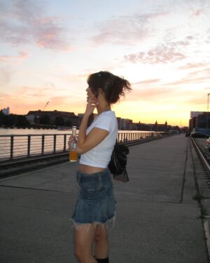 Vivien König Instagram - sunset slays and kebab praise