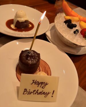 Vivien Yeo Instagram - Happy 40th Birthday to me !!
40歲，更珍惜每一個當下，更明確未來的方向🧭
40 and fabulous, just like fine wine, getting better with time !

Wishing myself another year older, another year wiser and another chance to make my dreams come true ! 🌟 最重要身體健康❤️