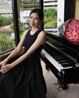 Vivien Yeo Instagram - Happy 40th Birthday to me !!
40歲，更珍惜每一個當下，更明確未來的方向🧭
40 and fabulous, just like fine wine, getting better with time !

Wishing myself another year older, another year wiser and another chance to make my dreams come true ! 🌟 最重要身體健康❤️