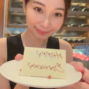 Vivien Yeo Instagram - Happy 40th Birthday to me !!
40歲，更珍惜每一個當下，更明確未來的方向🧭
40 and fabulous, just like fine wine, getting better with time !

Wishing myself another year older, another year wiser and another chance to make my dreams come true ! 🌟 最重要身體健康❤️