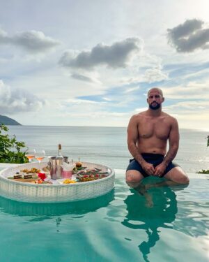 Volkan Oezdemir Instagram - 🇸🇨🏝️