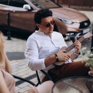 Volodymyr Shumko Instagram - Кохання не живе в квартирі, місті чи в країні! Якщо воно є, то воно живе усюди💛
Love does not live in an apartment, city or country! If it exists, it lives everywhere🤎
L'amore non vive in un appartamento, in una città o in un paese! Se esiste, vive ovunque❤️
Photo by: @hellen_photo 
Make by: @makeup_by_zharkova 
#love #family #relationship #amore #familia #relazioni #кохання #сімя #відносини #почуття