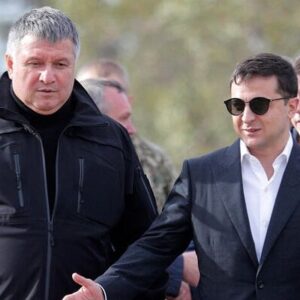 Vyacheslav Manucharov Instagram - Очень ожидаемо , в американской элите растет недовольство Зеленским, США подбирают ему замену, сообщает Служба внешней разведки России.

Вашингтон прорабатывает варианты замены украинского руководителя на более управляемую и менее коррумпированную фигуру, которая устроила бы большинство западных союзников, отмечает ведомство.

Это, как полагают в Белом доме, позволит Западу лучше подготовиться к возможному началу переговоров с Россией. В качестве подходящего варианта сейчас рассматривается бывший глава МВД Украины Арсен Аваков, заявили в СВР.