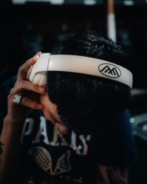 WILYWNKA Instagram - あの頃の俺よ
27歳の俺は @beatsbydre から世界で一つだけの自分モデルのヘッドホンを作ってもらえるぞ！喜べ、いや喜んでいる🤎
Zepp TOURの各会場に展示されているらしい。よかったな、俺！何よりBeats by Dreさんありがとございます。これからも良き音でたくさんヒップホップを聴かせてもらいます🎧ARIGATO❤️ #beatsbydre

@onepercent.jp 

Photo by @cherrychillwill