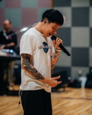 WILYWNKA Instagram - 遂に明日からツアーが始まります！
リハも完璧。
何より遊びに来てくれる皆んなホンマにありがとう。
最高な日にする！押忍！！🥷🏻

Photo @cherrychillwill 
#WILYWNKA #WILYWNKASTUDIOSJAPAN #WSJ