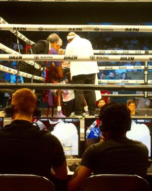 Walid Muhsein Instagram - Disappointed not being able to fight but I got to commentate and talk my shit 

@oddgoats 

@misfitsboxing @daznboxing @mf_daznxseries