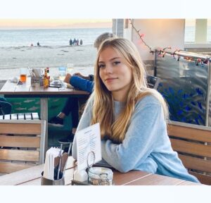 Wally Pfister Instagram - Happy 18th to this gem of a human! Love you, Mia❤️❤️