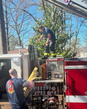Walt Harris Instagram - The guys… My guys! 🚒🧯🧑🏾‍🚒👨‍🚒 #FirefighterLife #LifeOfService #HWDF