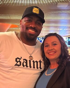 Walt Harris Instagram - Happy Valentine’s Day to my beautiful wife! Thank you for all you do! #BeMyValentineForLife #VDay #MyRock