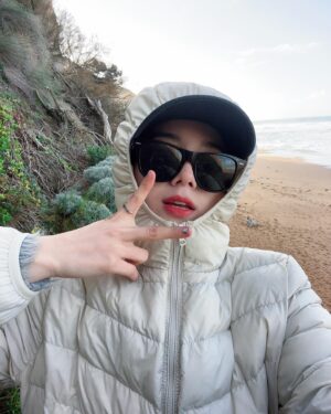 Wan Peng Instagram - Happy day🩵💙🧡💛💜