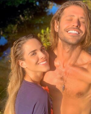 Wanessa Camargo Instagram - Celebrando 44 anos de vida do meu amor na Chapada dos Veadeiros! 🌿✨ Revivendo memórias preciosas do passado e criando novas lembranças incríveis hoje. Que venham mais aventuras, sorrisos e momentos especiais juntos. Feliz aniversário, meu coração ❤️