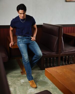 Warintorn Panhakarn Instagram - #ชีวิตหนึ่งต้องมีแรงเลอร์ กับพิเก้ด 🤏🏼🥹 @wrangler_thailand 

🎉😁 ขอบคุณ #แรงเลอร์ ครับ 🥹

เมื่อได้เป็นแบรนด์แอมบาสเดอร์คนใหม่แล้วก็พร้อมเปิดตัวกับคอลเลคชั่นใหม่เลยกับ  FW24 Legend of Wrangler New Collection !!

วางจำหน่ายแล้วที่ร้าน Wrangler ทุกสาขา
Official Website: https://bit.ly/4btRTDC
ช่องทางออนไลน์อื่นๆ: https://linktr.ee/wranglerthailand 
#WranglerThailand #WranglerJeans #WranglerXGreatWarintorn #LegendOfWrangler  #ชีวิตหนึ่งต้องมีแรงเลอร์