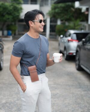 Warintorn Panhakarn Instagram - บ้านพี่มีแมว 2 ตัว … ตัวผู้ชอบหนี ส่วนตัวพี่อ่ะชอบหนู 🥹