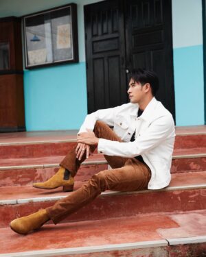 Warintorn Panhakarn Instagram - #ชีวิตหนึ่งต้องมีแรงเลอร์ กับพิเก้ด 🤏🏼🥹 @wrangler_thailand 

🎉😁 ขอบคุณ #แรงเลอร์ ครับ 🥹

เมื่อได้เป็นแบรนด์แอมบาสเดอร์คนใหม่แล้วก็พร้อมเปิดตัวกับคอลเลคชั่นใหม่เลยกับ  FW24 Legend of Wrangler New Collection !!

วางจำหน่ายแล้วที่ร้าน Wrangler ทุกสาขา
Official Website: https://bit.ly/4btRTDC
ช่องทางออนไลน์อื่นๆ: https://linktr.ee/wranglerthailand 
#WranglerThailand #WranglerJeans #WranglerXGreatWarintorn #LegendOfWrangler  #ชีวิตหนึ่งต้องมีแรงเลอร์