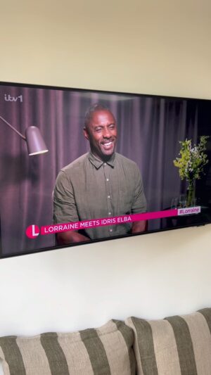 Warren Brown Instagram - Good morning!!!!! Just leaving this here… 

When my mate @lorraine met my mate @idriselba 😳🤣🤣

#hijack #jamesbond #accidentalpartridge