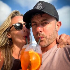 Warren Brown Instagram - She makes a cracking Aperol and she’s an absolute knockout! @woolyanna1 🥊🧡x