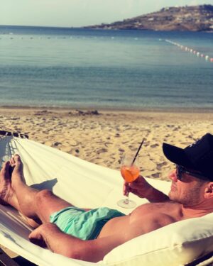 Warren Brown Instagram - Reflecting on a great week, life is good and I’m full of gratitude! Have a good weekend gang! 👊🏼🍊🙏🏼