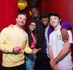 Warren Brown Instagram - Celebrating friends winning on Friday! 
👊🏼❤️🌎🙏🏼
.
.
@idriselba Luther is #1 on @netflixuk and @connorprice_ recently finished up his first (many more to come) ever tour! Pic here from his final night in London @kokocamden 
.
.
Not sure how these two connected 😳, but even though they’ve released two songs together. This was the first time they actually met in person!
.
.
Swipe to see Connor’s ‘laughing to avoid CCTV identification’ face! 🤣
.
.
#luther #idriselba #connorprice #netflix #winning