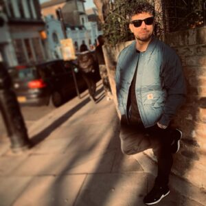 Warren Brown Instagram - Prim-pose Hill 💅 
.
.
.
.
.
#influencingtheshitoutofmonday