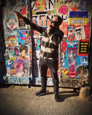 Warren Brown Instagram - Quick the lights great… look cool and do that thing! 😎 
.
.
*does that thing…
.
.
*does not look cool… 🤦🏻‍♂️☀️🤣