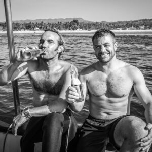 Warren Brown Instagram - Is Throwback Thursday still a thing? 🤿

@twinislanddive @kipp_hennen 

#saltyseadog #bali #scubadiving #captainkipp #bintang