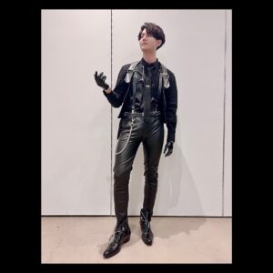 Wataru Komada Instagram - ヒプノシスマイク9th LIVE
 ≪ZERO OUT≫ 

今回は黒が全体テーマカラーでした！

〜Day1〜
jacket: patterntorso

pants: WEWILL (@wewill_official )

boots: RAF SIMONS
(@rafsimons)

〜Day2〜
leather vest: 
COMME des GARÇONS (@commedesgarcons )

tie: ato(@ato_official_ )

pants: Danke Schön
(@dankeschon_official)

shoes: CIVARIZE (@civarize_official)

other items: unknown

#2023
#衣装
#イベント
#event
#ライブ
#live
#photo 
#fashion