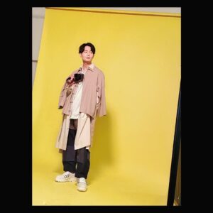 Wataru Komada Instagram - 雑誌 #COSPLAYMODE 発売日です。
手に入れて下さった方はいらっしゃいますでしょうか。

衣装もライティングも素敵。

#candid #photo #iphone #オフショット