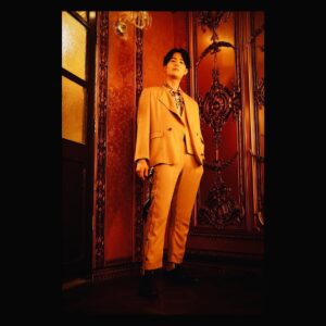 Wataru Komada Instagram - TVガイドは手に入れて下さいましたでしょうか？！

このセットアップがオシャレ過ぎた。
カメラマンさんがオフショットまで撮ってくださいました。

スタイリストの本田さんも。(3枚目)

#candid #photo #canon #eos  #tvガイド #オフショット
